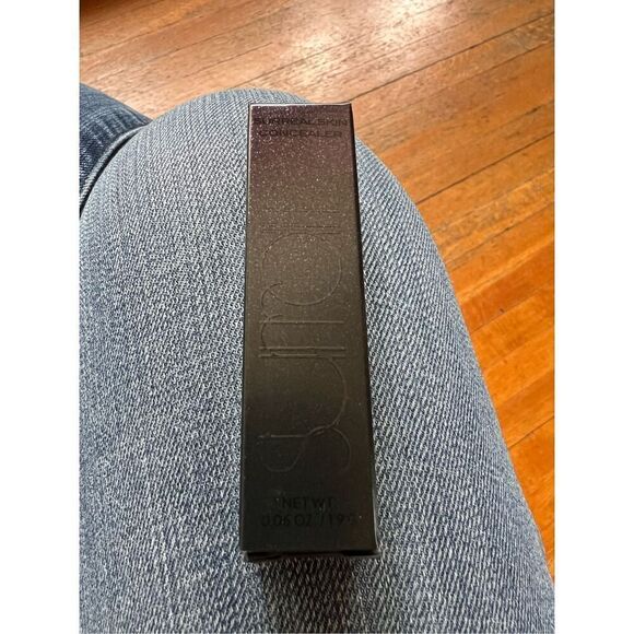 SURRATT SURREAL SKIN CONCEALER #7 Caramel Skin With Peach To Warm Undertones NIB - Picture 4 of 6